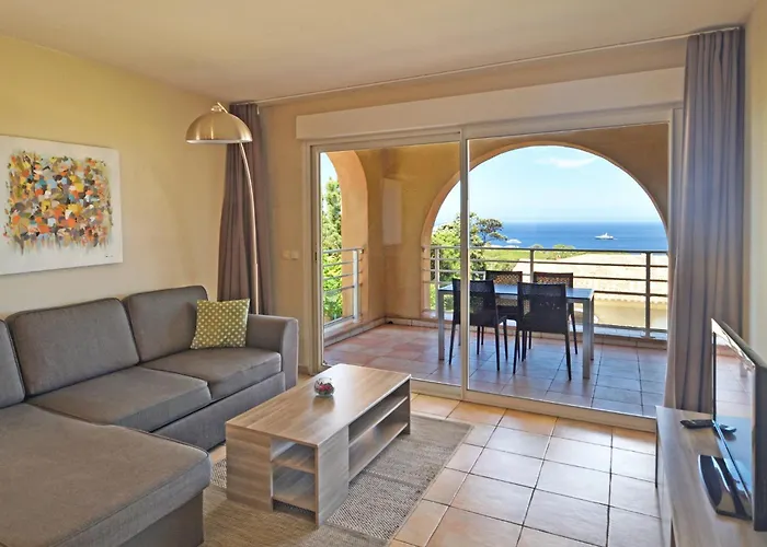 Calvi Appart Hotel Апарт-отель 4*