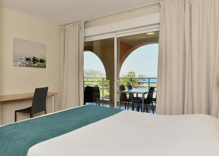 Calvi Appart Hotel Апарт-отель 4*